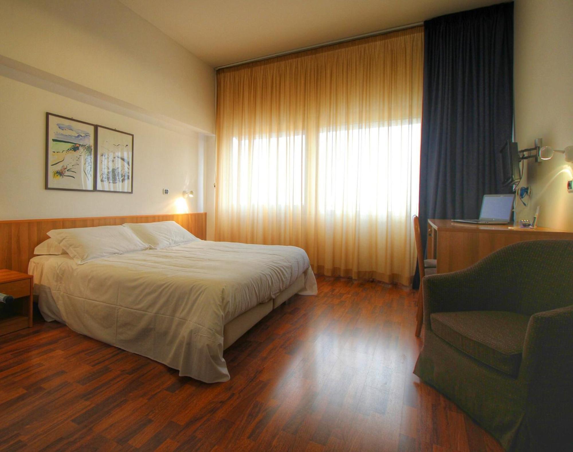 Hotel Majesty Bari Buitenkant foto